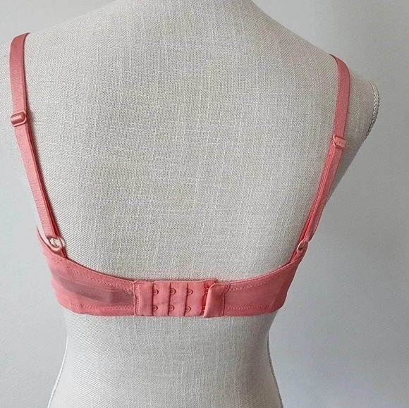 Victoria's Secret Very Sexy Lightly Lined Plunge Bra 34DD - Picture 4 of 10